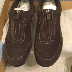 Women’s walking shoes